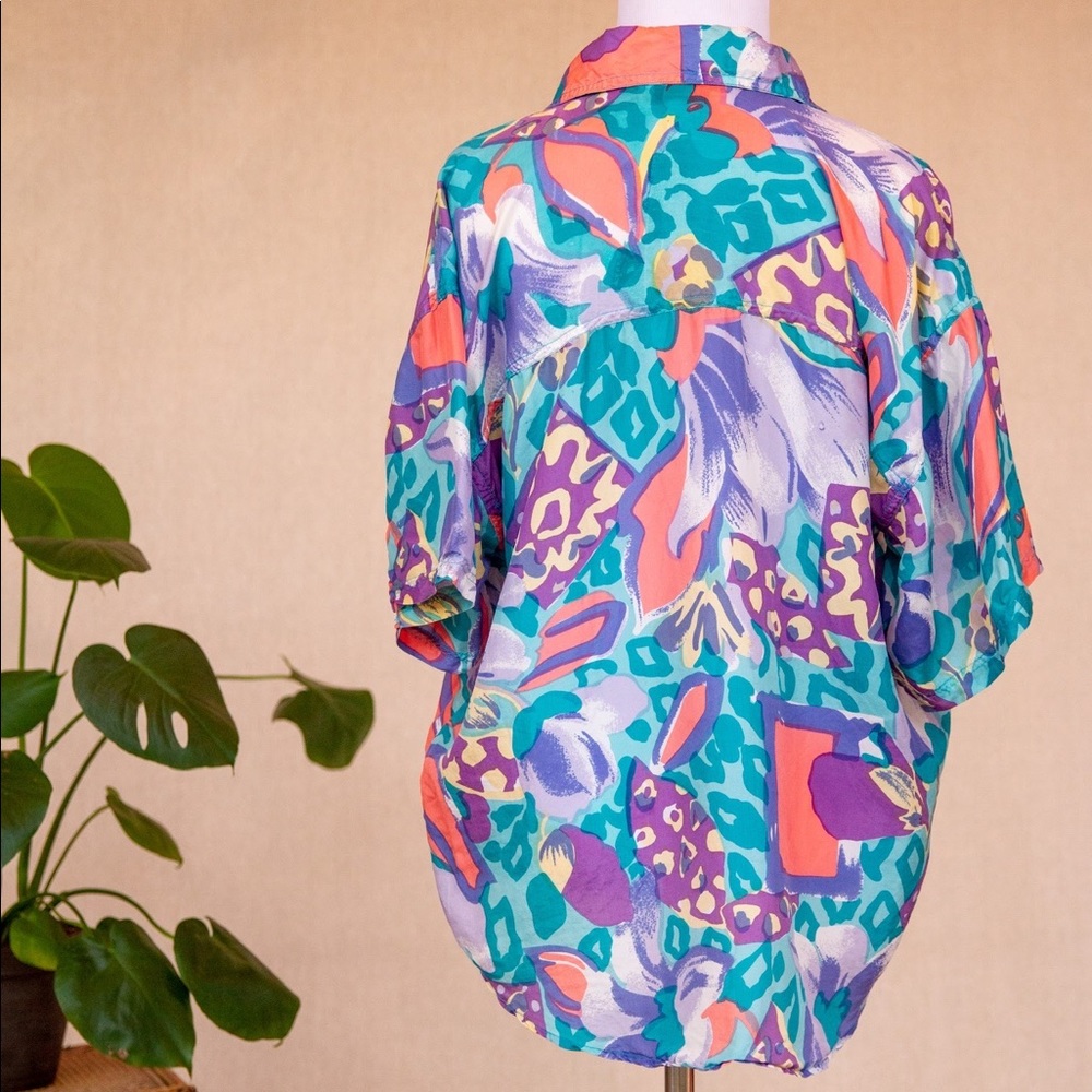 Vintage silk abstract short sleeve button down - Picture 2 of 3